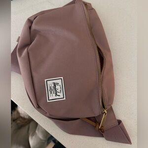 BNWOT Herschel sling bag